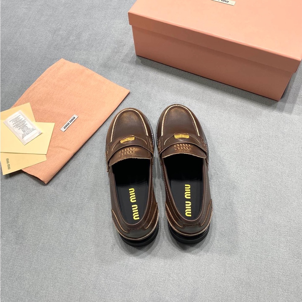 Miu Miu Vintage Leather Loafers🍑 - Picture 4 of 8